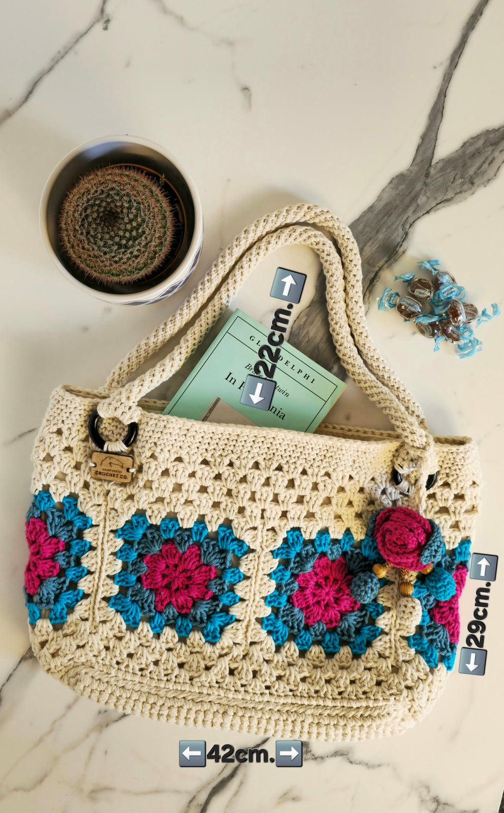 Borsa "Carmen" Granny Square in Cotone 100% – Pezzo Unico con Charm Flora