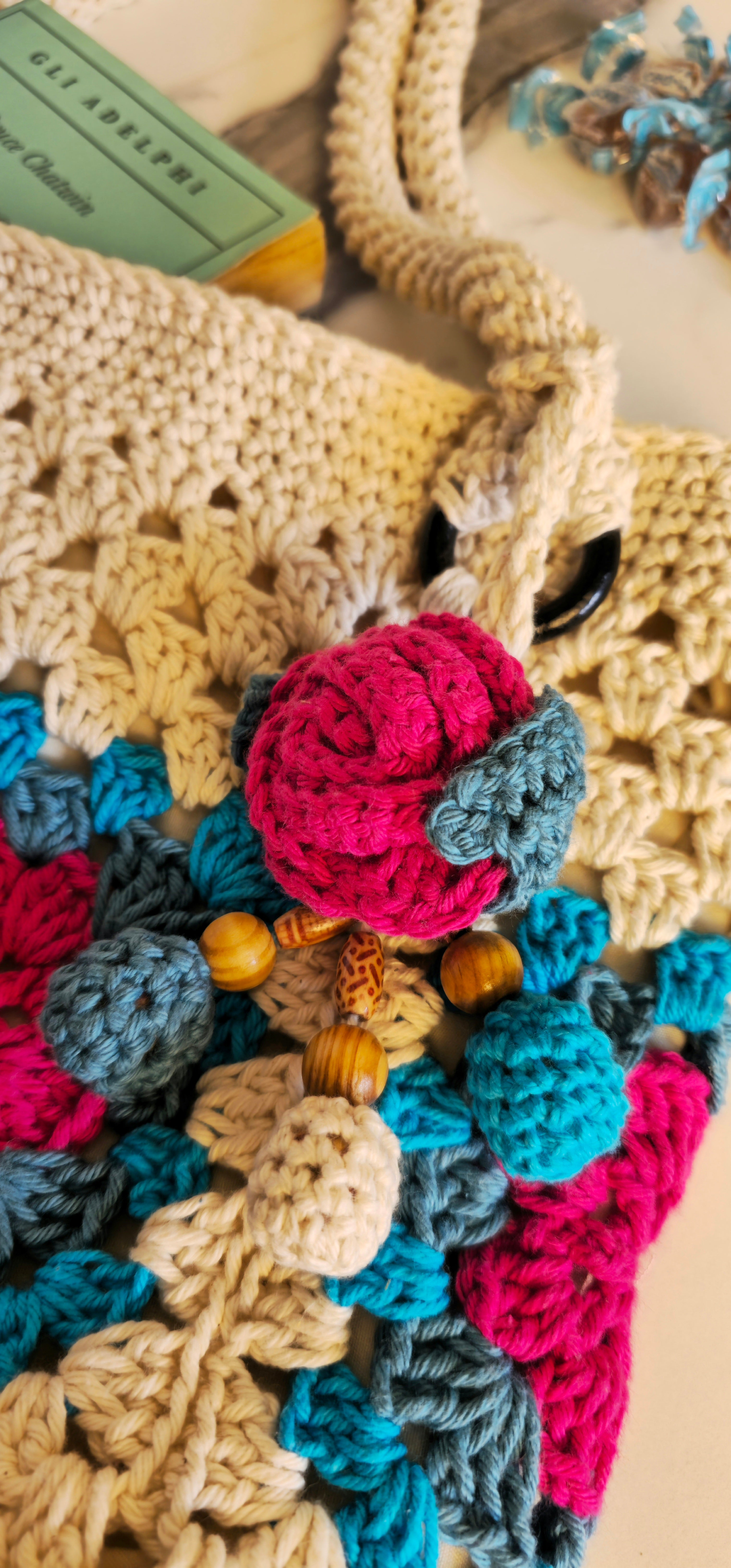 Borsa "Carmen" Granny Square in Cotone 100% – Pezzo Unico con Charm Flora