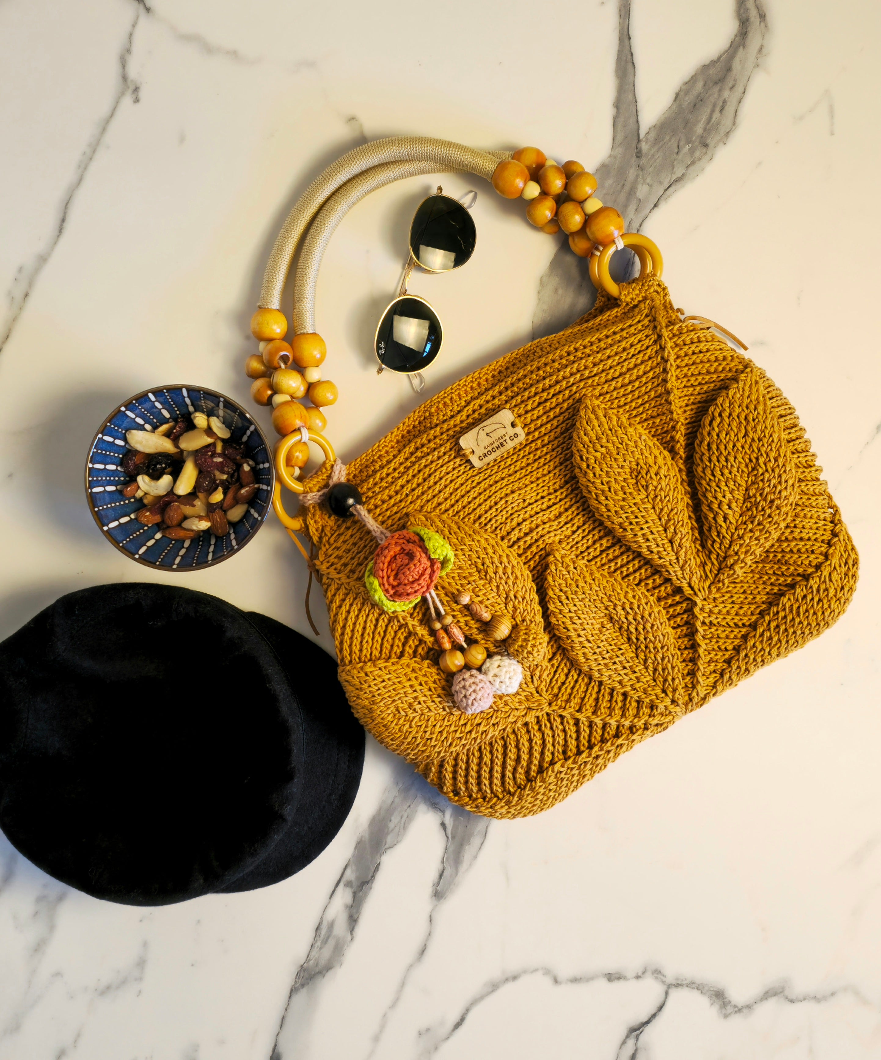 Borsa Crochet "Elis" Giallo Ocra in Cotone Egiziano - Lino & Pelle - Borsa a Spalla con Tracolla Legno e Charm Flora Esclusivo