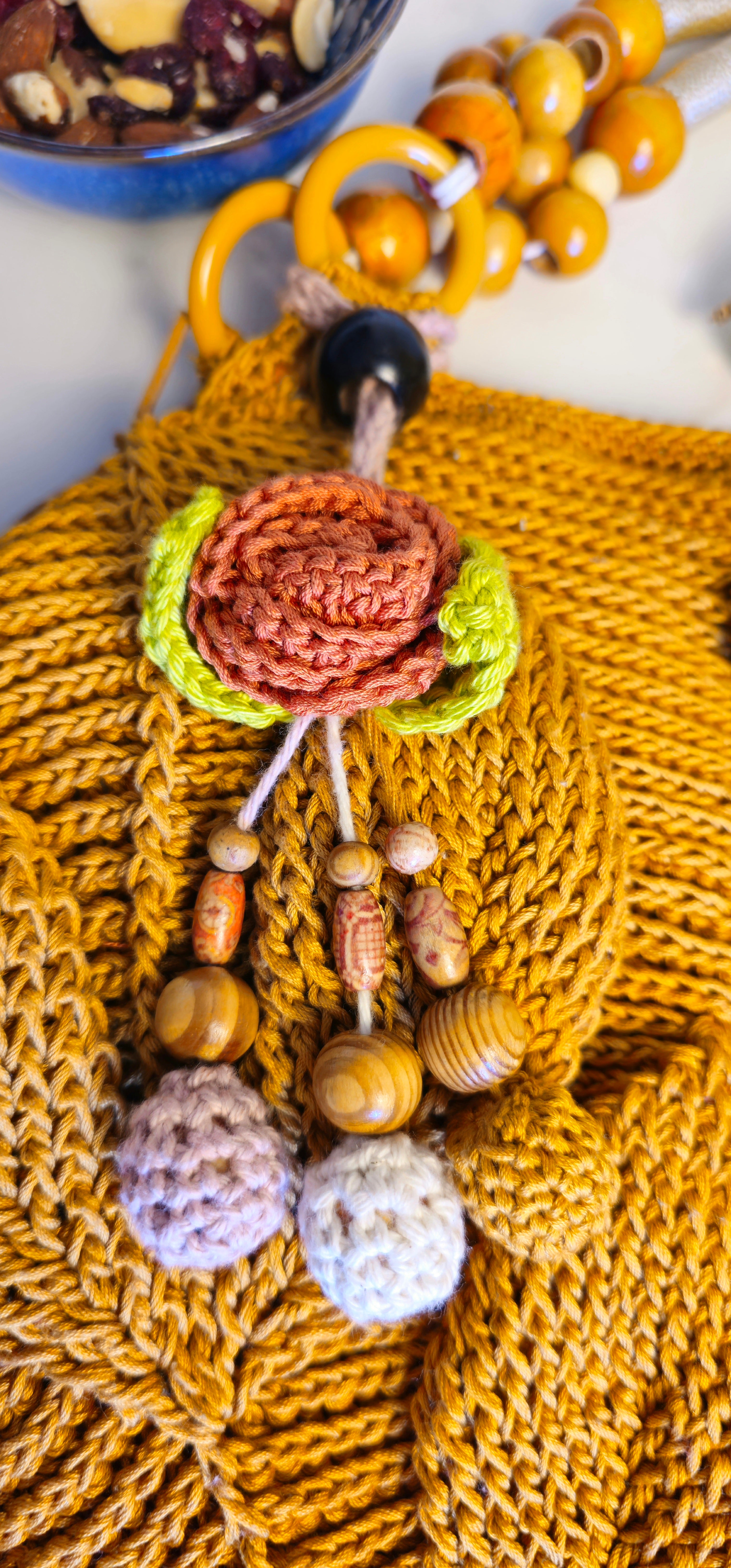 Borsa Crochet "Elis" Giallo Ocra in Cotone Egiziano - Lino & Pelle - Borsa a Spalla con Tracolla Legno e Charm Flora Esclusivo