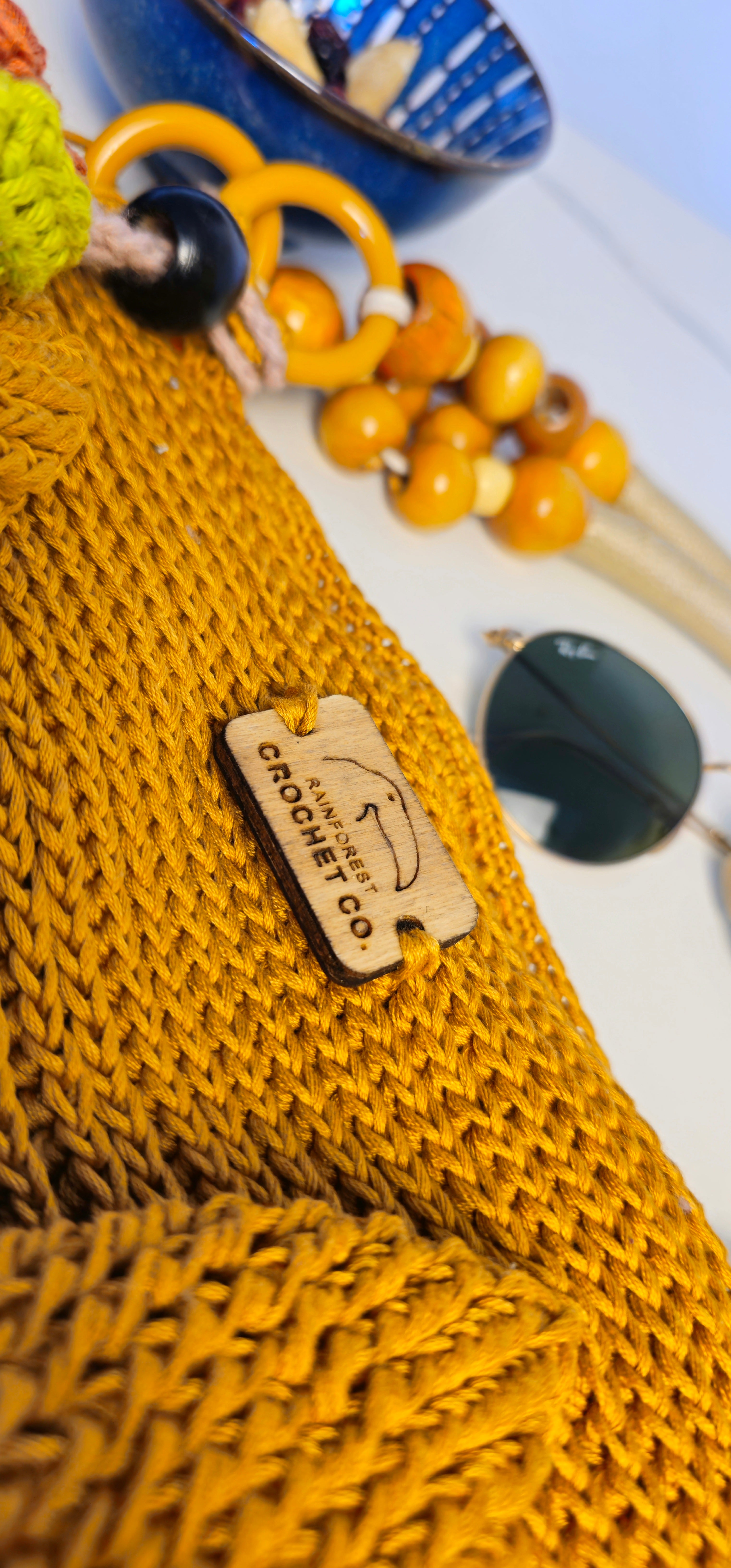 Borsa Crochet "Elis" Giallo Ocra in Cotone Egiziano - Lino & Pelle - Borsa a Spalla con Tracolla Legno e Charm Flora Esclusivo