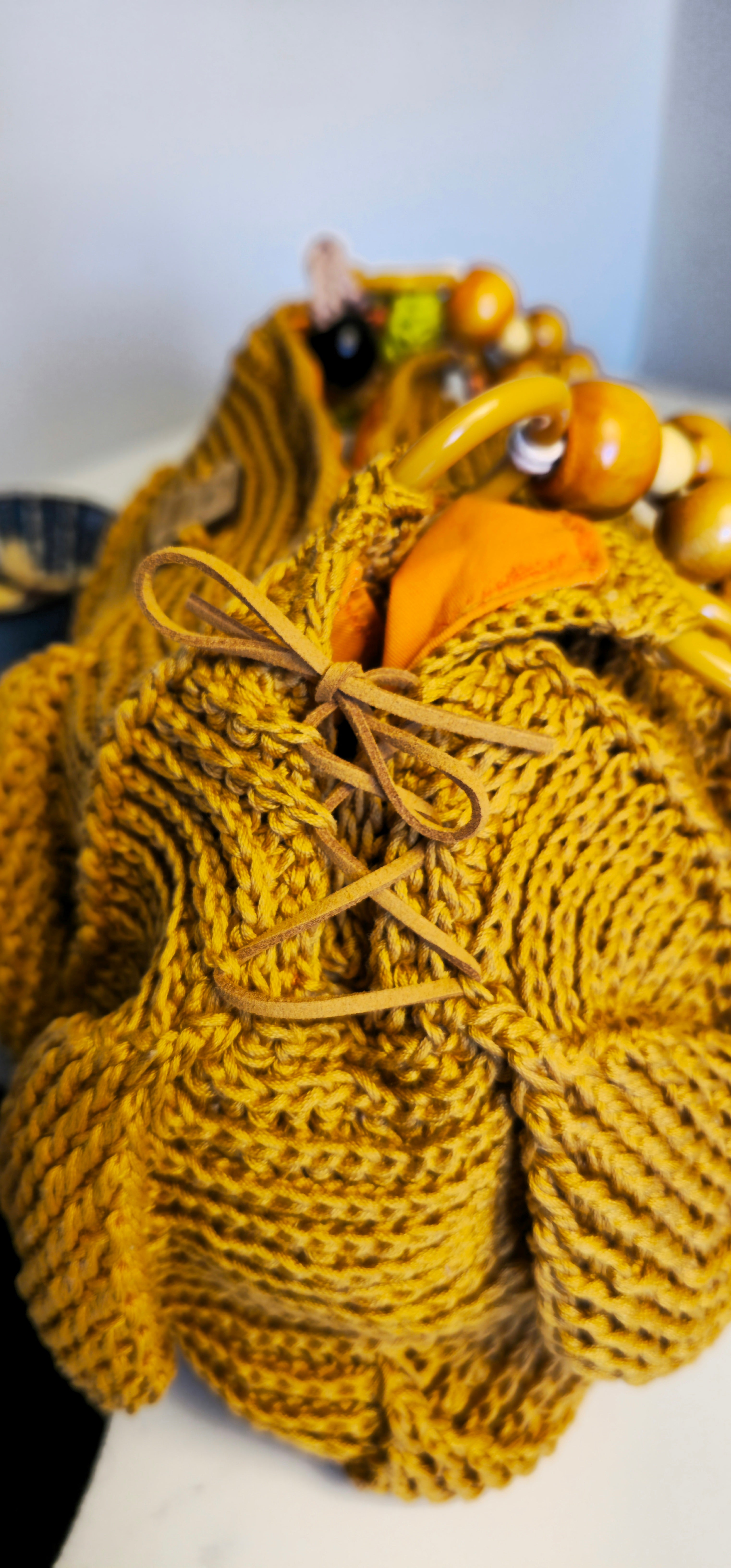 Borsa "Elis" Giallo Ocra in Cotone Egiziano, Lino e Pelle – Pezzo Unico con Charm Flora