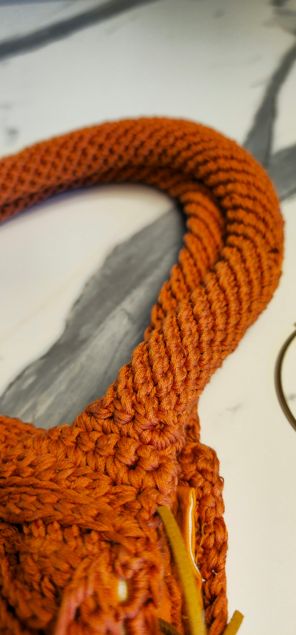 Borsa Elis in Cotone Egiziano e Lino Arancio – Pezzo Unico con Manici Crochet